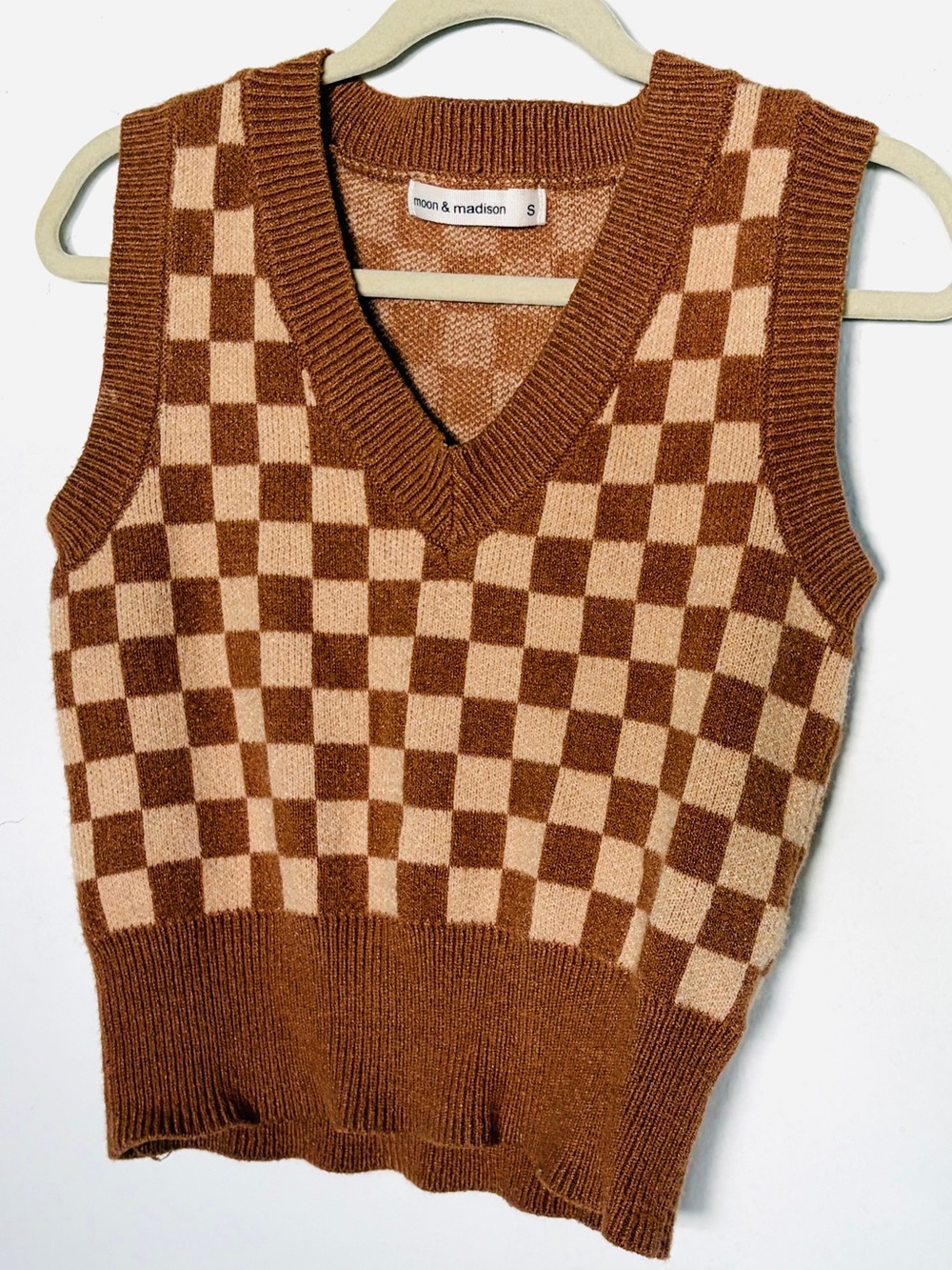 Moon & Madison Brown Checkered V-Neck Sweater Vest | sz Small. Soft.  Unisex